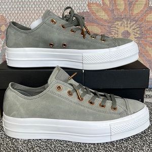 Converse WMNS 561399C
CTAS CLEAN LIFT OX
DARK STUCCO/WHITE/WHITE Platforms